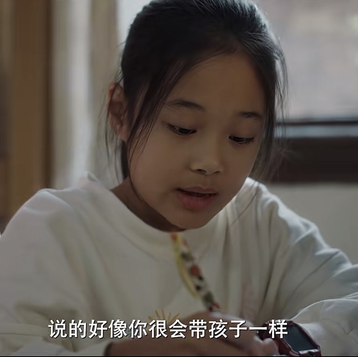 10后“星二代”出山了!聂远、梅婷女儿相继来打暑假工,都有灵气