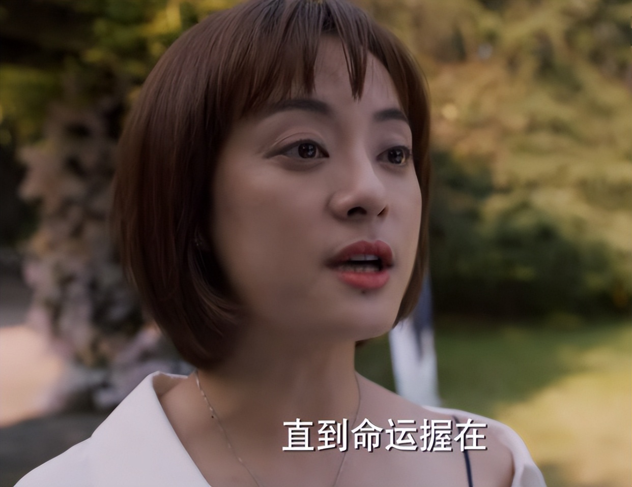 深圳这一夜,被“长发披肩”的孙俪惊艳,凶相变福相,甩打针脸几条街