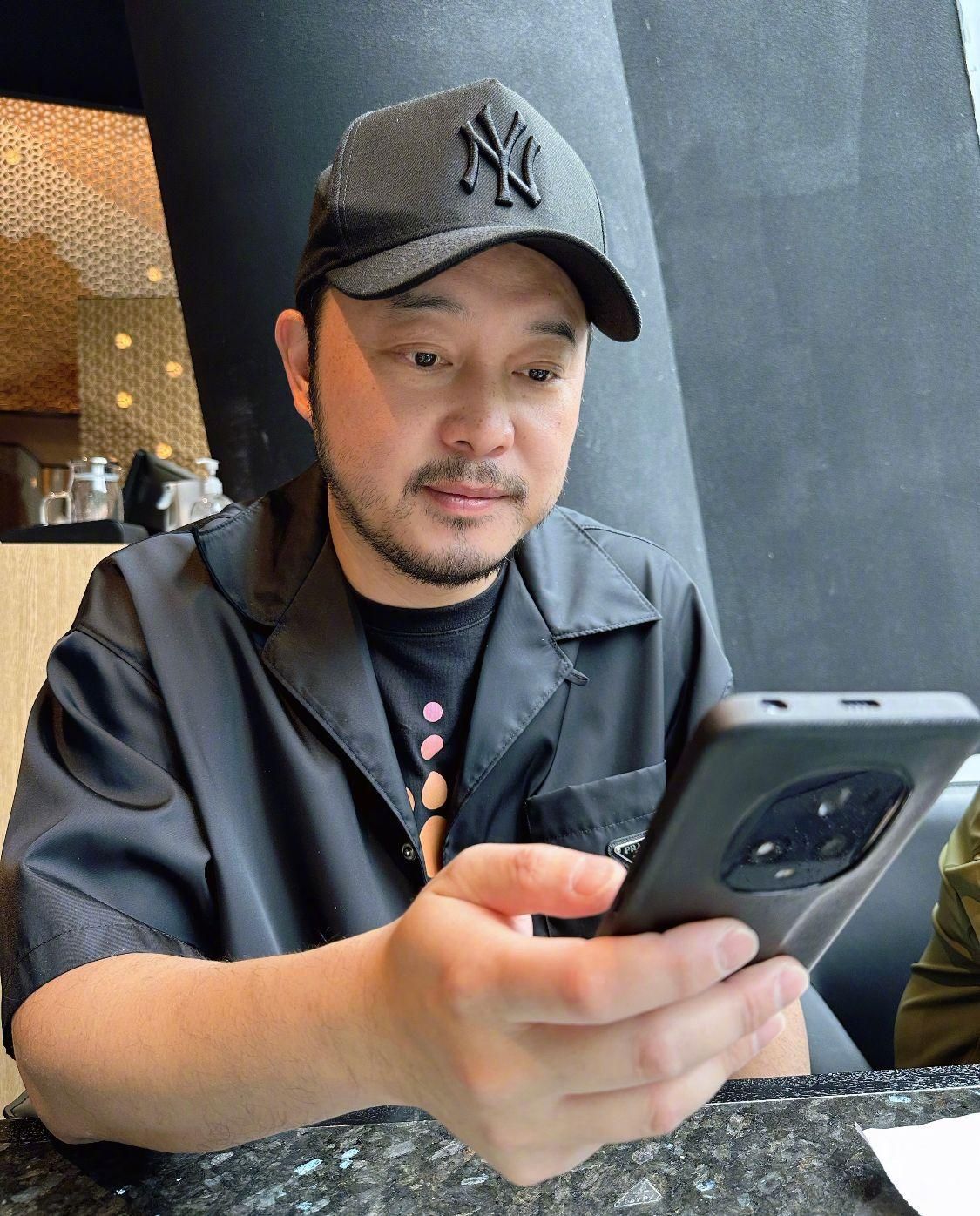 男人过了40岁,比中年发福更可怕的是“发腮”,高颜值也变油腻男