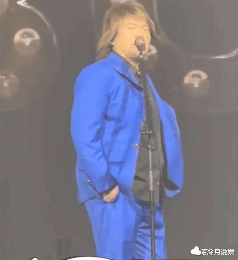 神来之笔!伍佰演唱会上以梗还梗暗讽叶珂,现场气氛瞬间点燃!