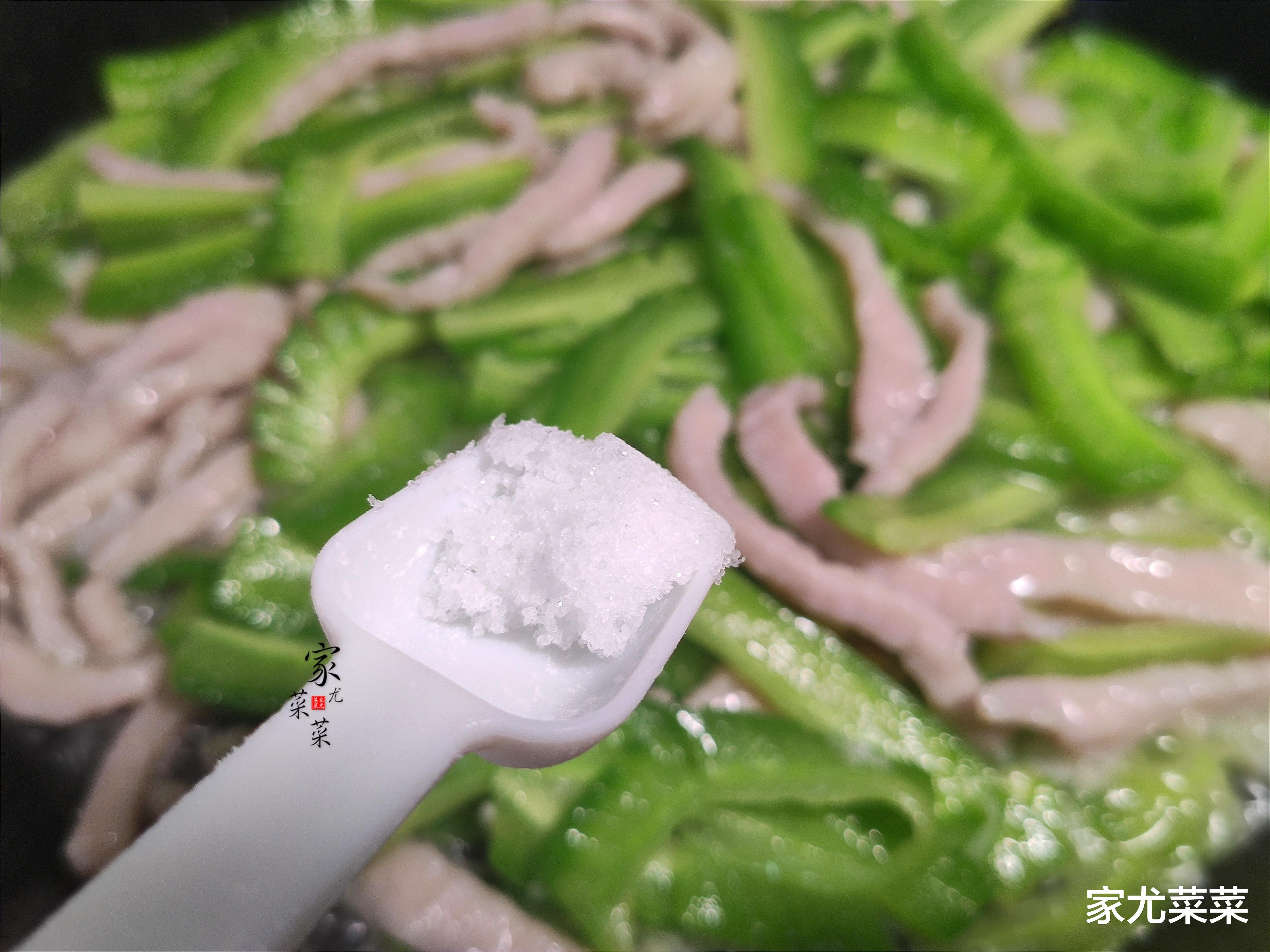 “6月吃一瓜，中药不用抓”，清热又养血，尤其中老年人要多吃