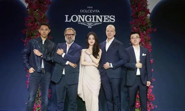 37岁赵丽颖惊艳现身广州品牌活动,简单大气,状态极佳,风采依旧