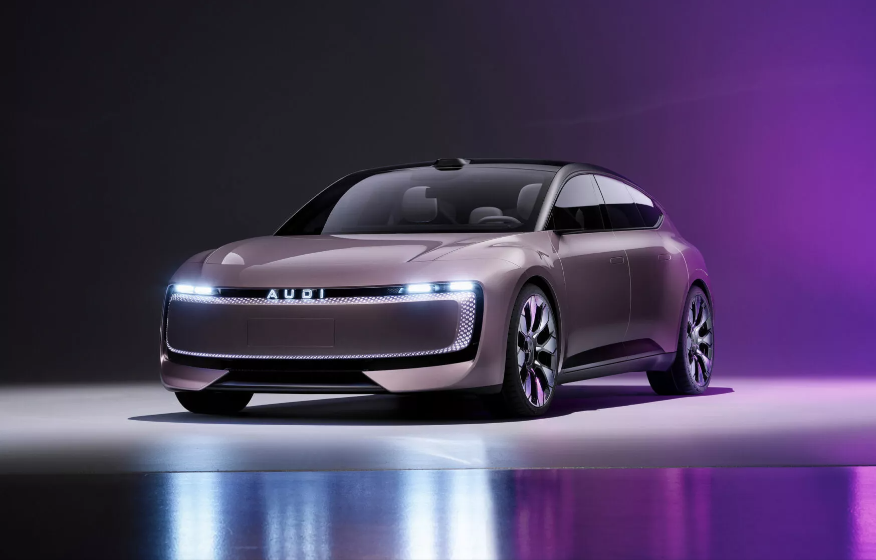 奥迪与上汽推出新品牌AUDI，其首款概念车发布，外观漂亮，不挂四环LOGO
