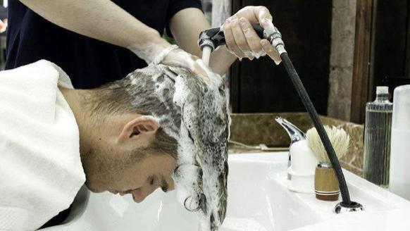 为什么理发店使用的洗发水，超市基本没有卖？说出来你可能不信