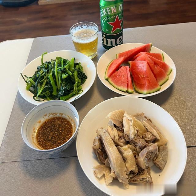 浙江40岁大哥不结婚,每天自己做2顿饭吃得开心,网友:活明白了