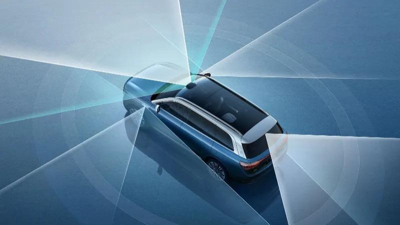 重磅！某豪华汽车与华为合作打造新智驾系统，年内公布细节