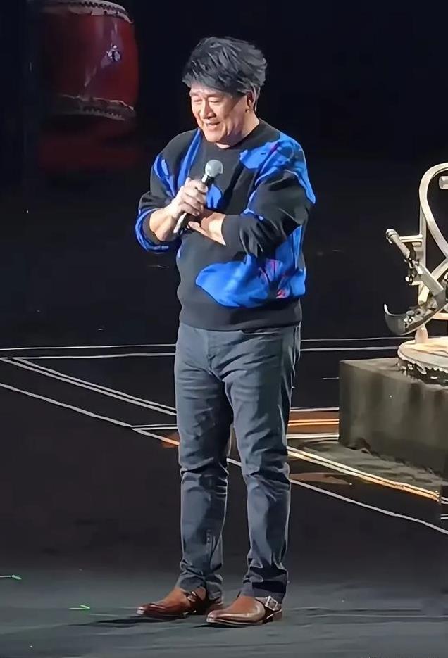 无滤镜现原形,热巴香肠嘴,高圆圆两层游泳圈,杨坤成行走的石像