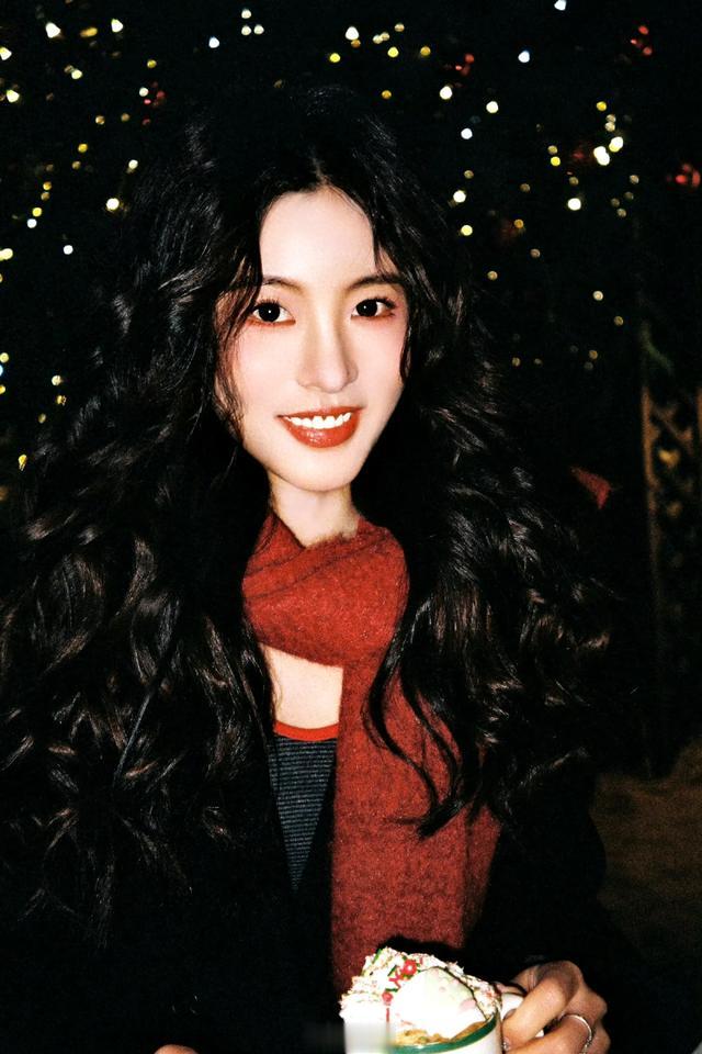 孙芮圣诞氛围感写真