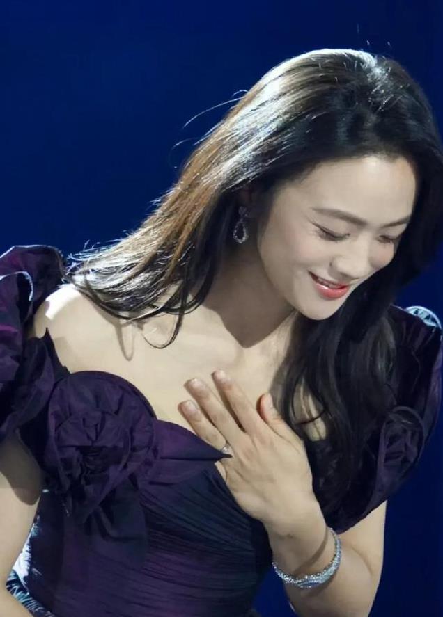 不整容的妈生脸有多高级？看到45岁汤唯与43岁宋慧乔同台，明白了