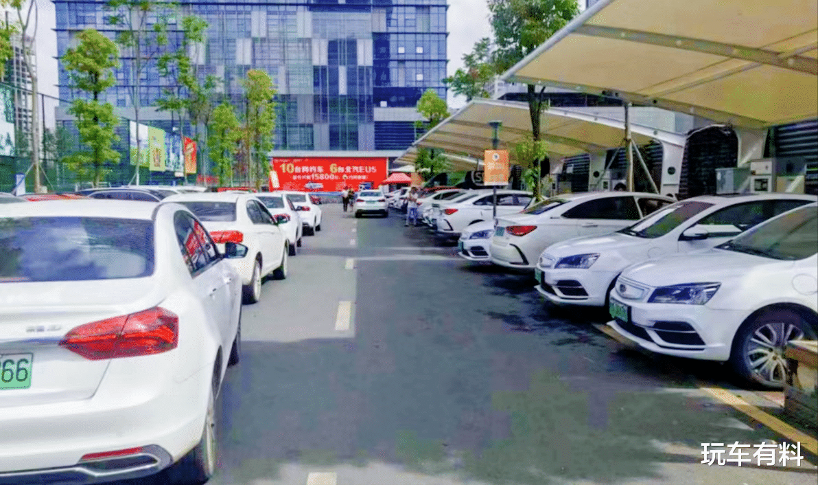 养一辆10万的新能源车和10万的油车，5年后算算经济账，差距明显