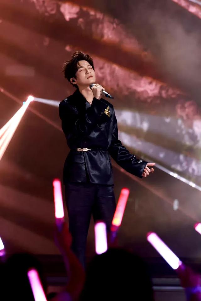 天赐的声音第10期,陈楚生吉克隽逸再夺金曲,锐评人金句好热闹