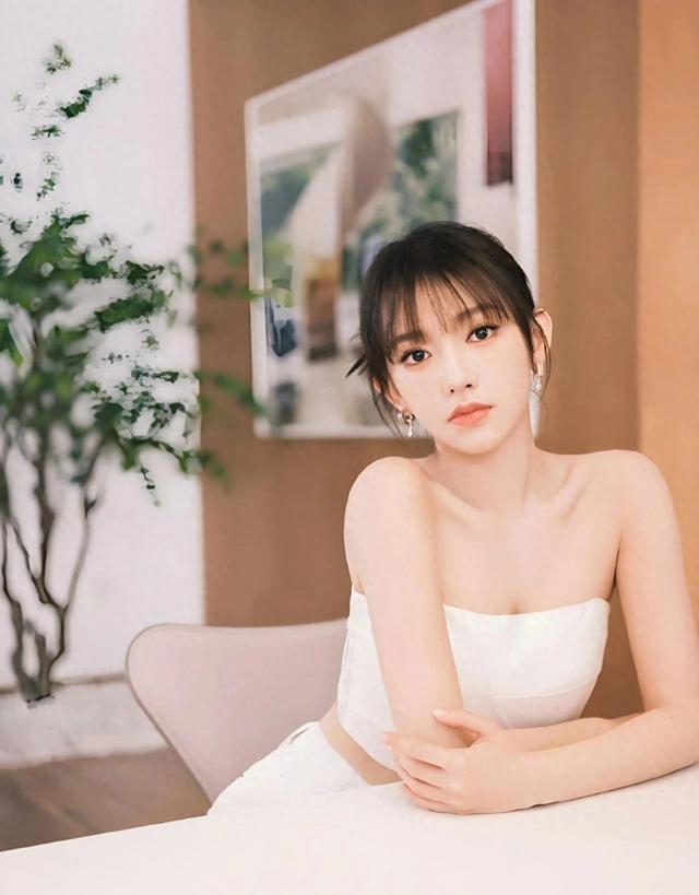 程潇“多肉”身材超猛,身体柔软看得见,微胖身材YYDS!