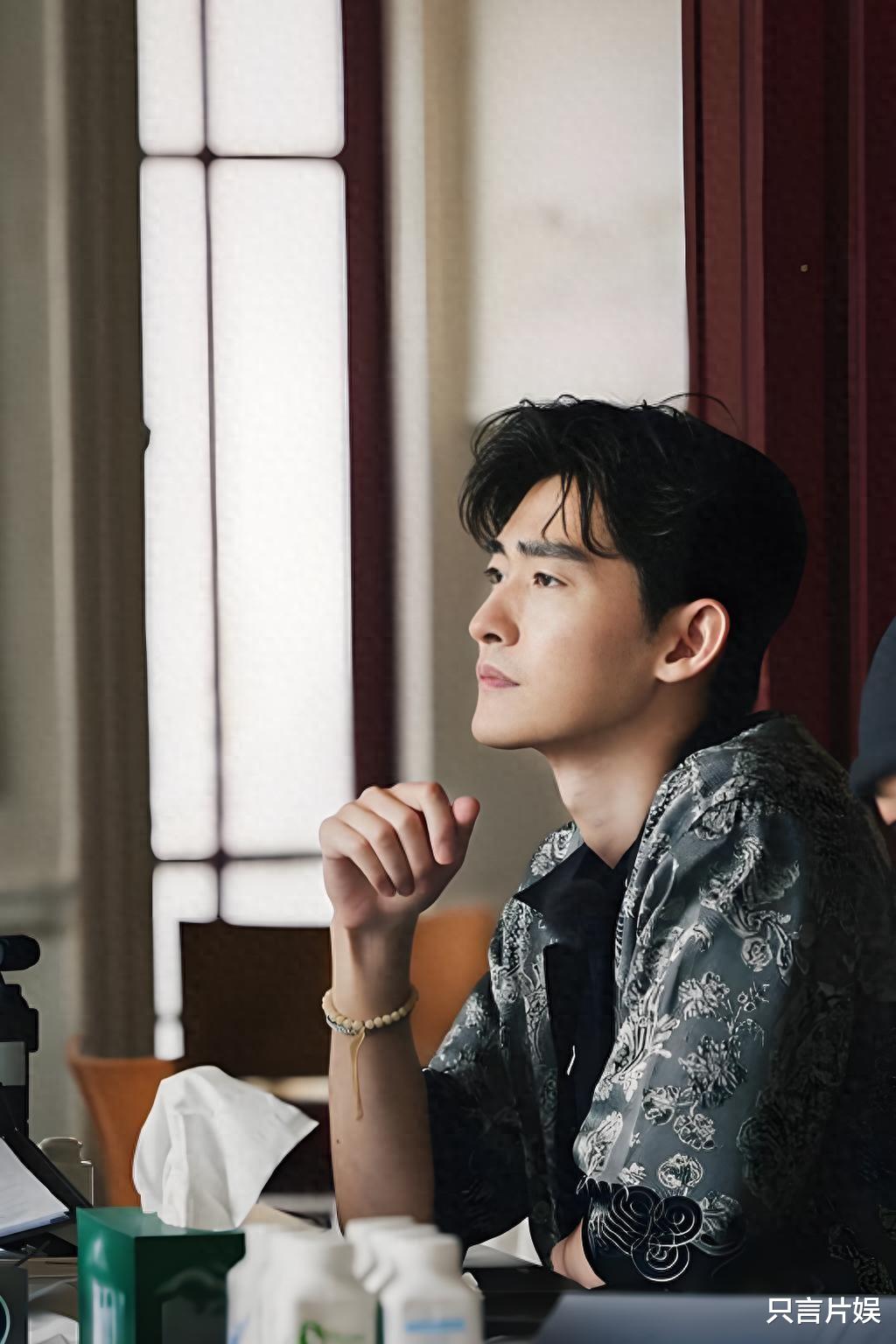 张翰恋情冲上热搜,新女友长相曝光,网友:他还是忘不了郑女士