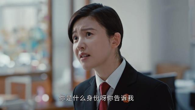 当“歪瓜脸”混进《执行法官》,撞上天然脸演员,简直是降维打击