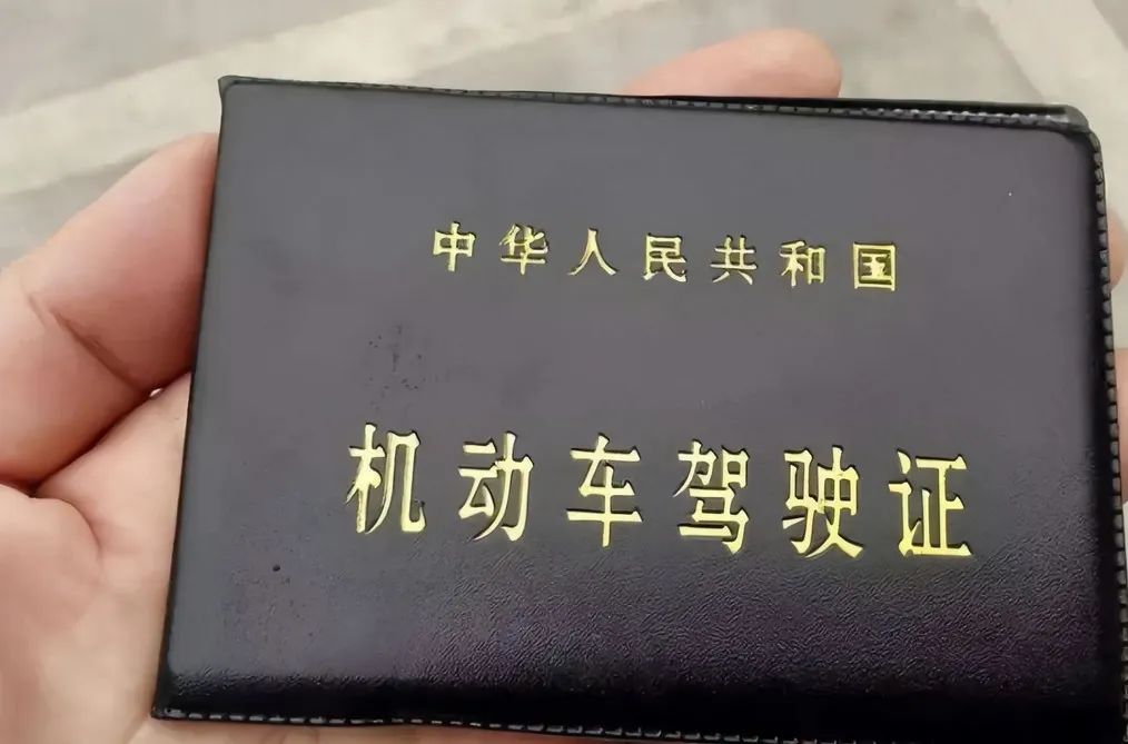 交通部新规：开车上路年龄限制又调整？老司机哭了：以后可咋办？