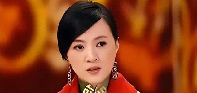 她是冯巩御用老婆,连登五年春晚后精神失常,现在50岁怎样了?