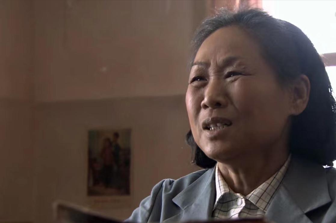 57岁被亲儿子带入演艺圈,76岁成“百亿老太”,现在比儿子还要红