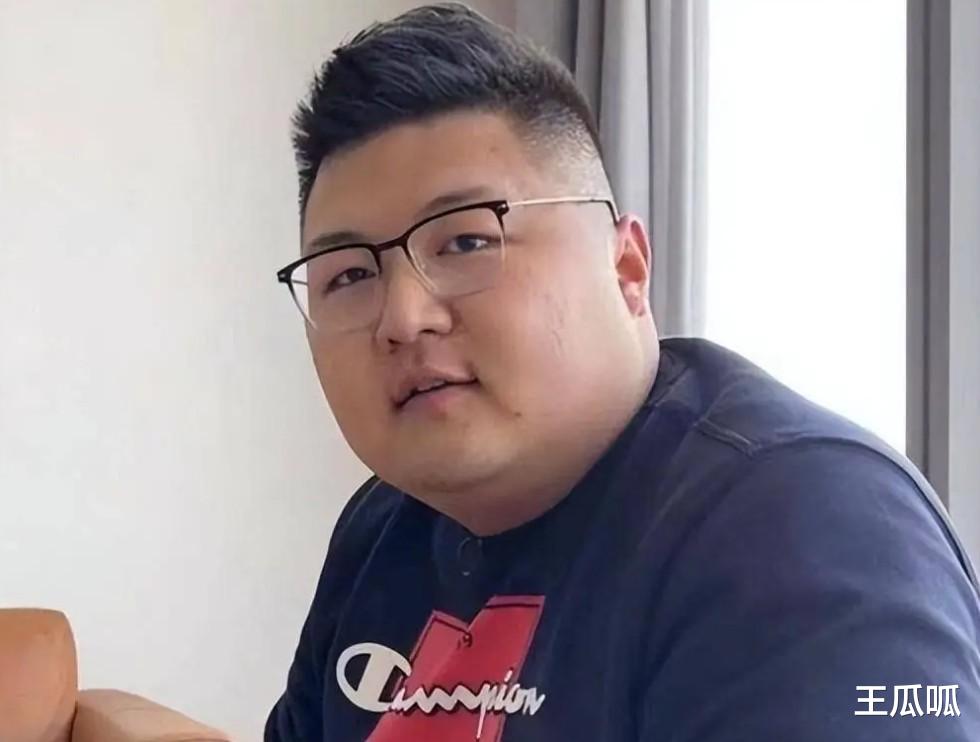 何钰欣怀疑猴哥出轨,扬言可以“让位”,知情人表示一切都是剧本