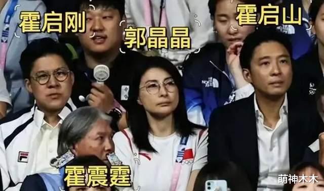 郭晶晶全家云南避暑,霍启刚大肚腩发福明显,朱玲玲罕见陪同