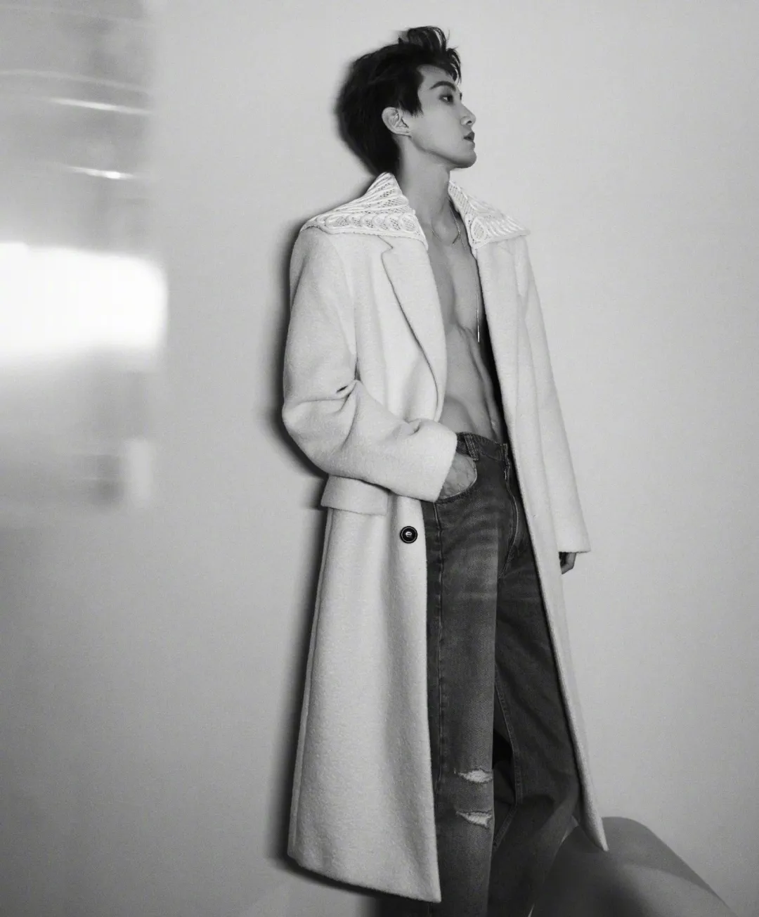 《大奉打更人》特别出演意外出圈，身材管理满分，男主瞬间不香了？