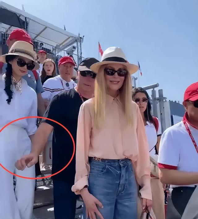 刘诗诗现身奥运赛场,美得令人浑身打激灵,旁边的老外都看呆了!