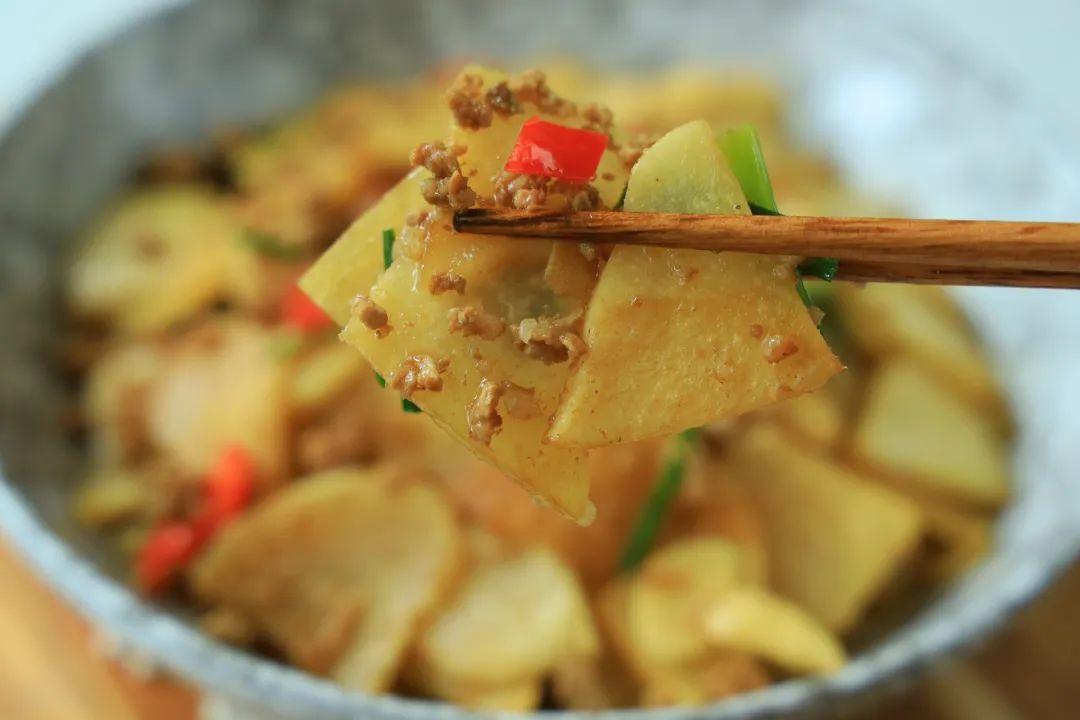 它是长在地下的“长寿菜”，8月使劲吃！5分钟随手一炒，百吃不腻