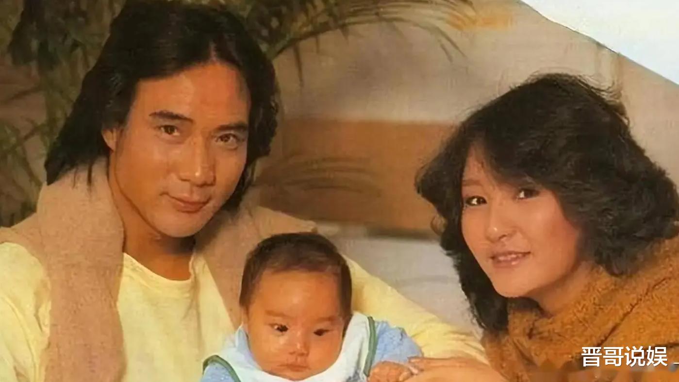 59岁女港星素颜露面，面容苍老网友不信，和山寨“周星驰”合作拍网大