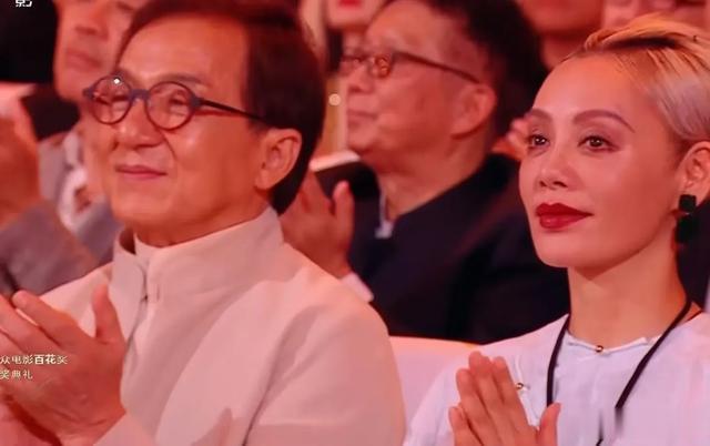 混综艺、搞直播、自败名声?这一夜,宁静一个座位,坐实江湖地位