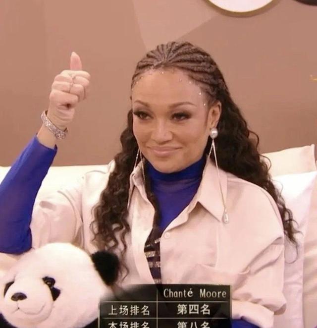 没后台、没人罩、没热度,美国歌手香缇莫,沦为内娱综艺的炮灰