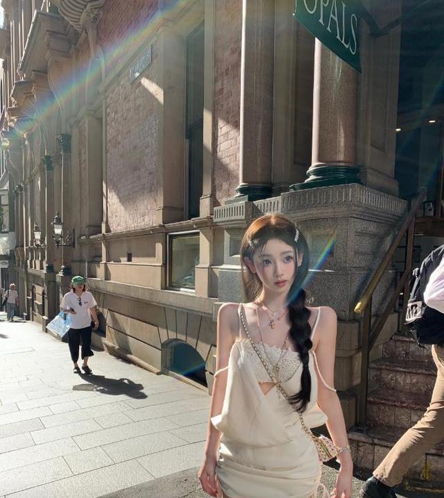 王思聪女友大量私照曝光，身材火辣网红脸，网友：谁看谁不迷糊