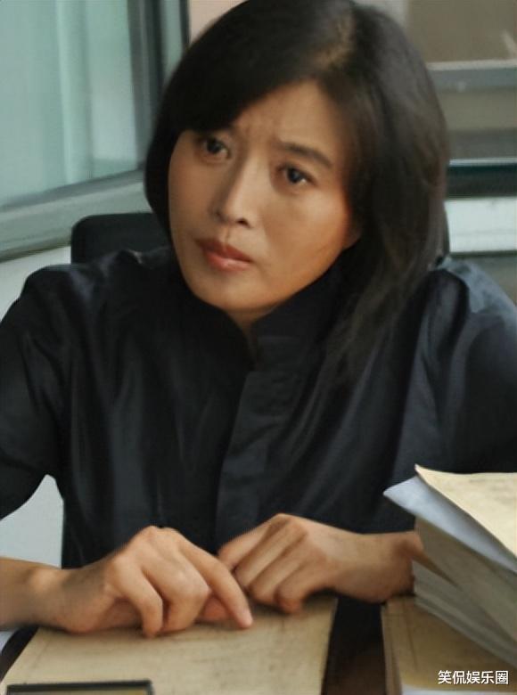 《执行法官》女主整容脸太拉垮,却被64岁的丁嘉丽惊艳到了