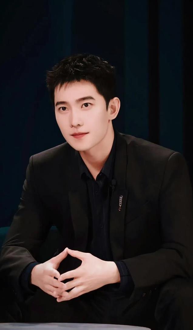 平心而论,内娱真正的绝色美男只有12位,他们酷帅雅痞,清新性感