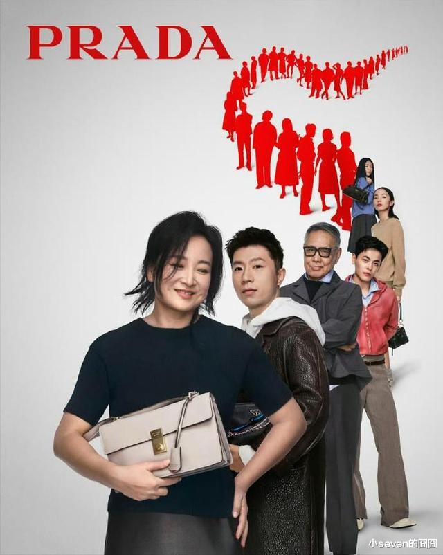 贾玲太有排面了!合影站C位李现马龙站旁边,近照曝光又瘦又美