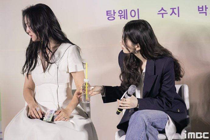 韩国知名导演透露,片场拍完回家后,女主角还在身边,感觉很好