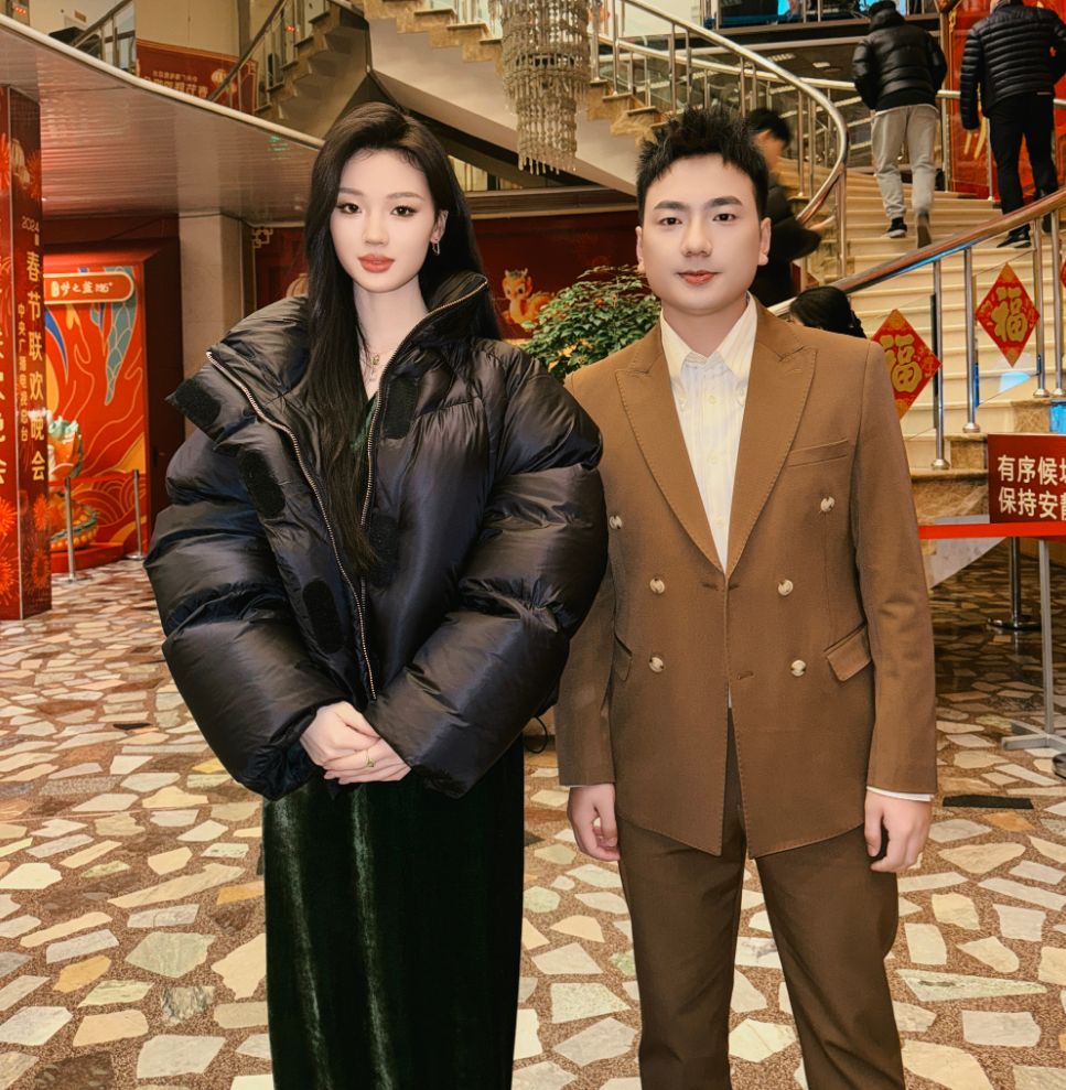 海来阿木|海来阿木：25岁出道，31岁登上春晚，离异又丧女，再婚后终获幸福