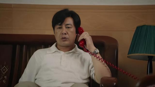 《猎冰》陪酒女腹部赘肉抢镜被吐槽，网友：没去过夜总会就别乱说