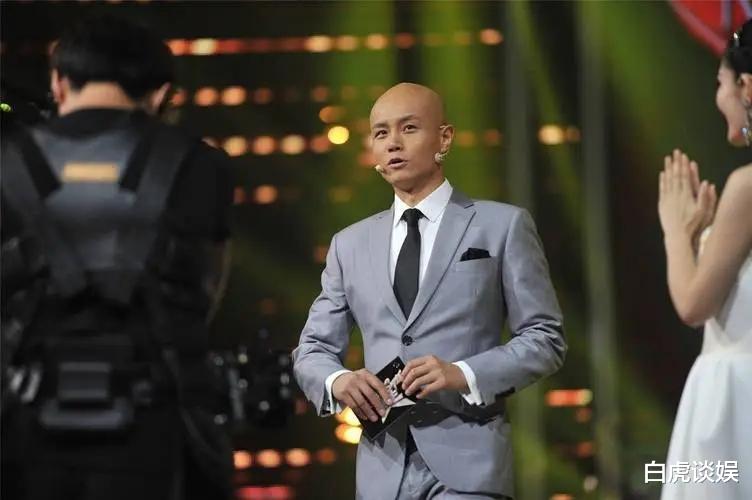 “毒舌”乐嘉移居美国后,开豪车住豪宅,如今48岁生活令人羡慕