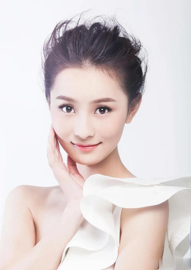 张维娜——美的耀眼,恬静的模样温婉动人！