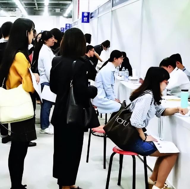 如此儿戏何时休？毕业生欣喜获得国企录用通知，转眼却被取消录取