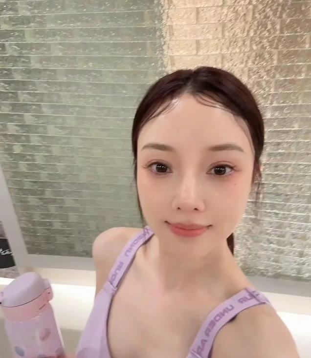 李小璐,热爱锻炼,身材保养如同大学生一样,你们喜欢嘛?