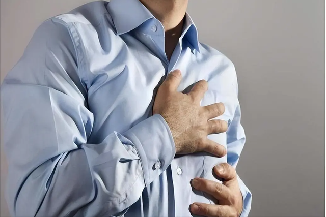 天气炎热，高血压病人要当心！医生忠告：发现3种异常，及时就医