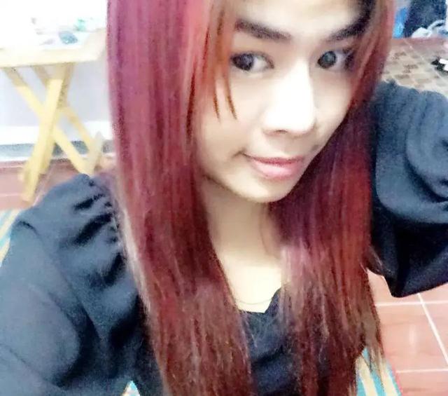 泰王新欢海量照曝光军装很飒，入宫前非主流小太妹，已取代诗妮娜