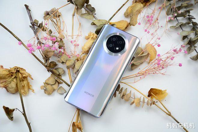 最低僅240元，頂級(jí)通透護(hù)眼超窄LCD屏手機(jī)，性能給力做工不俗！