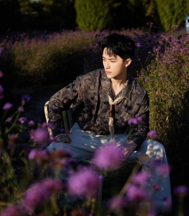 张逸杰新晋男演员,身上散发青春活力满满的气息,自带贵族气质。