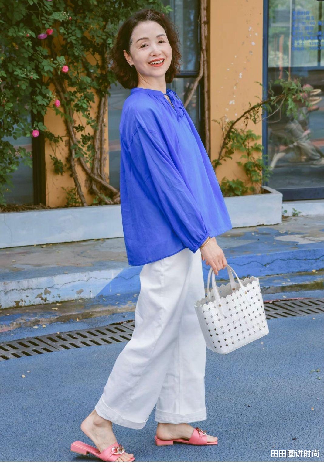 这是我见过最会穿的大妈：62岁发不过肩，搭配简约，谁见都夸洋气