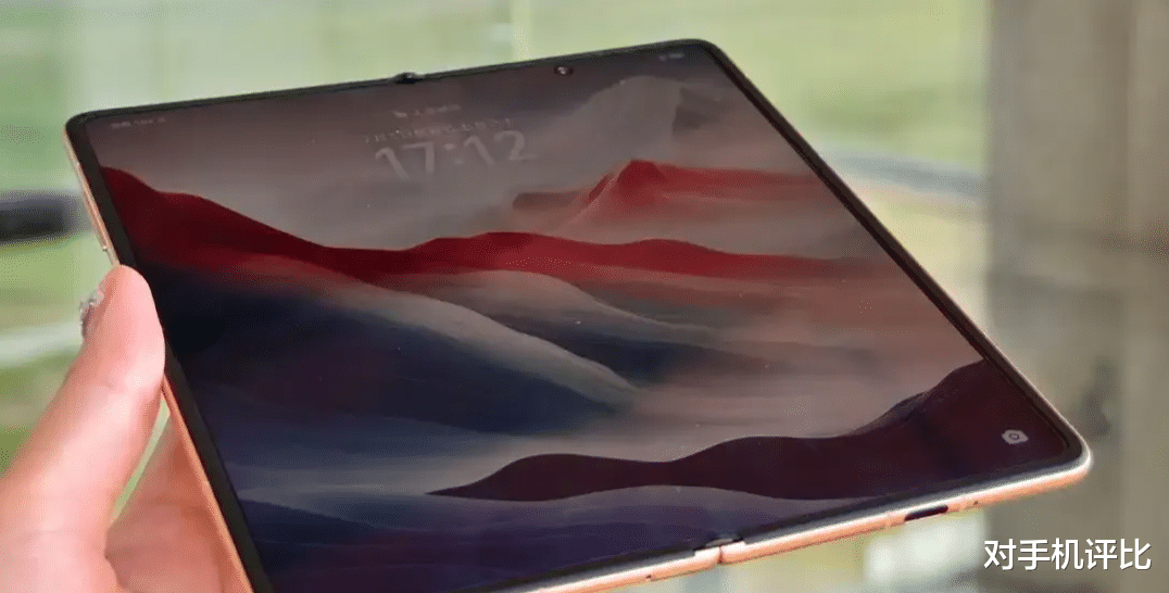 2024年度最佳折叠屏手机,前三名揭晓,你最倾心哪一款?