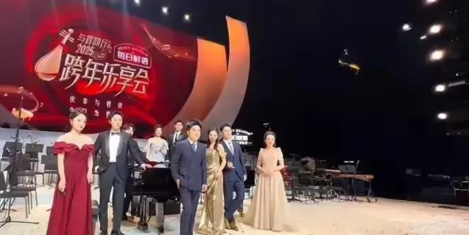 郎朗喊话董宇辉：以后会不会转型当导演？董宇辉回复笑翻全场