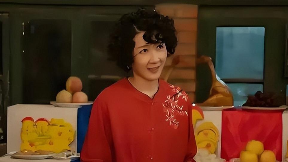 这两个“丑”女星，撕下了内娱“不老神教”装小扮嫩的遮羞布