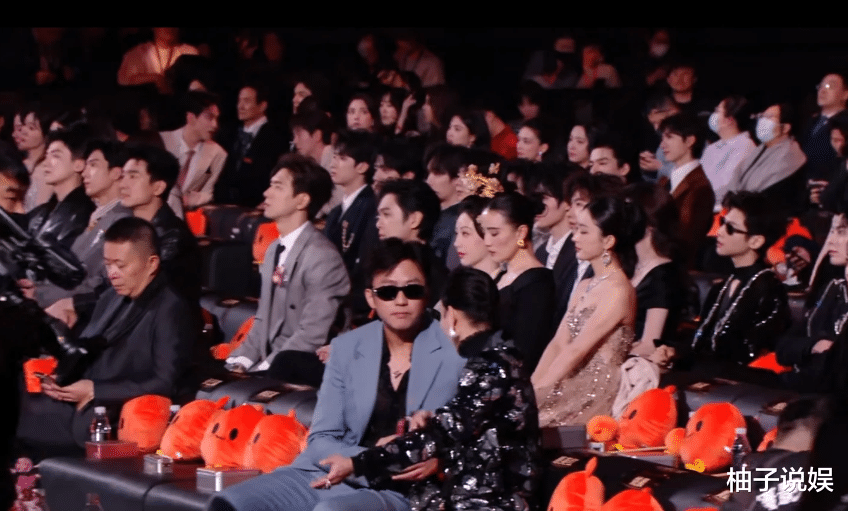 C位被抢,宣传没有,她这顶流当的真窝囊