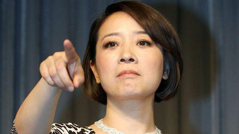 她是娱乐圈最美渣女，结婚24年分居12年，丈夫坐轮椅也不肯离婚